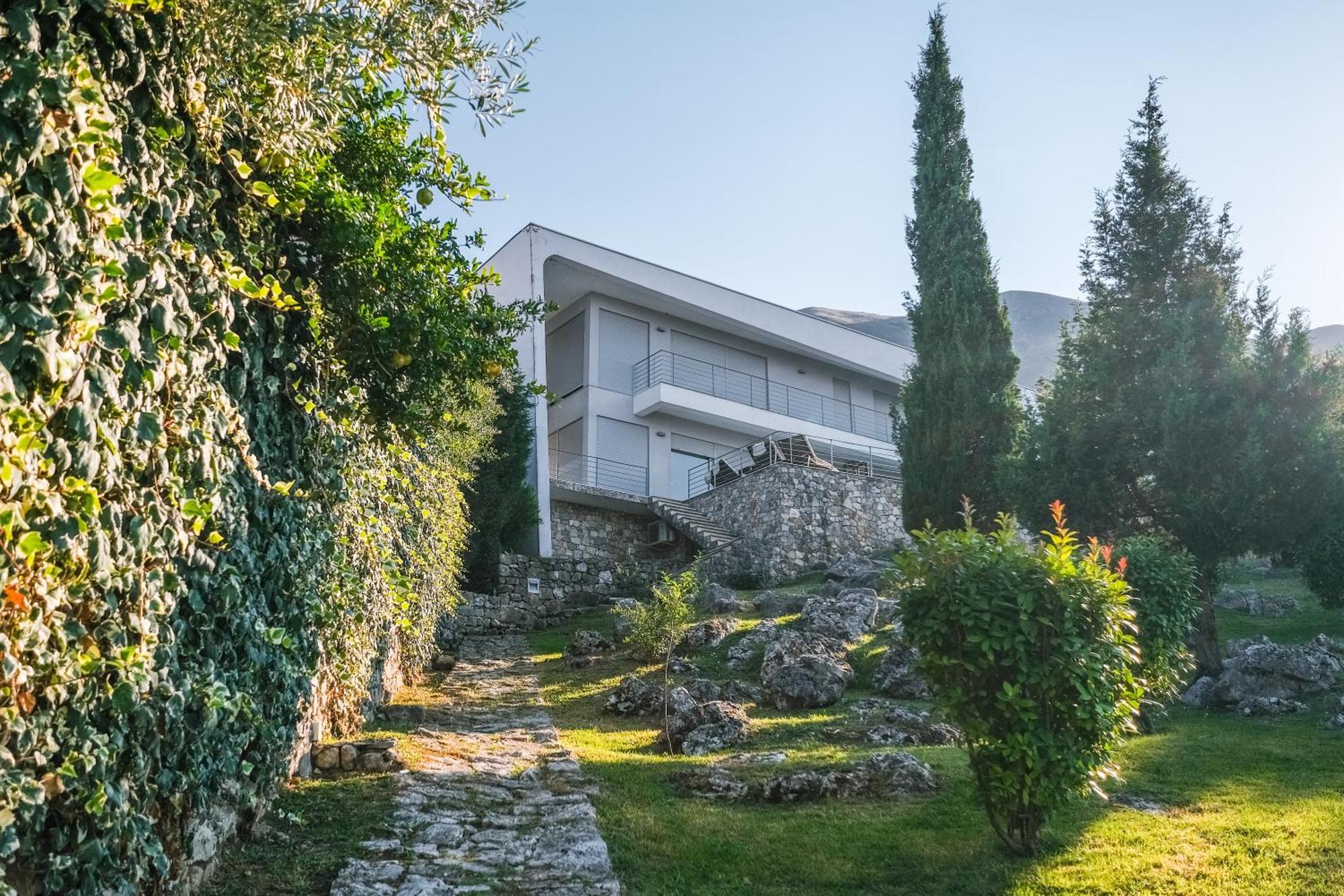 Exclusive Lake Villa Shiroka Bagian luar foto