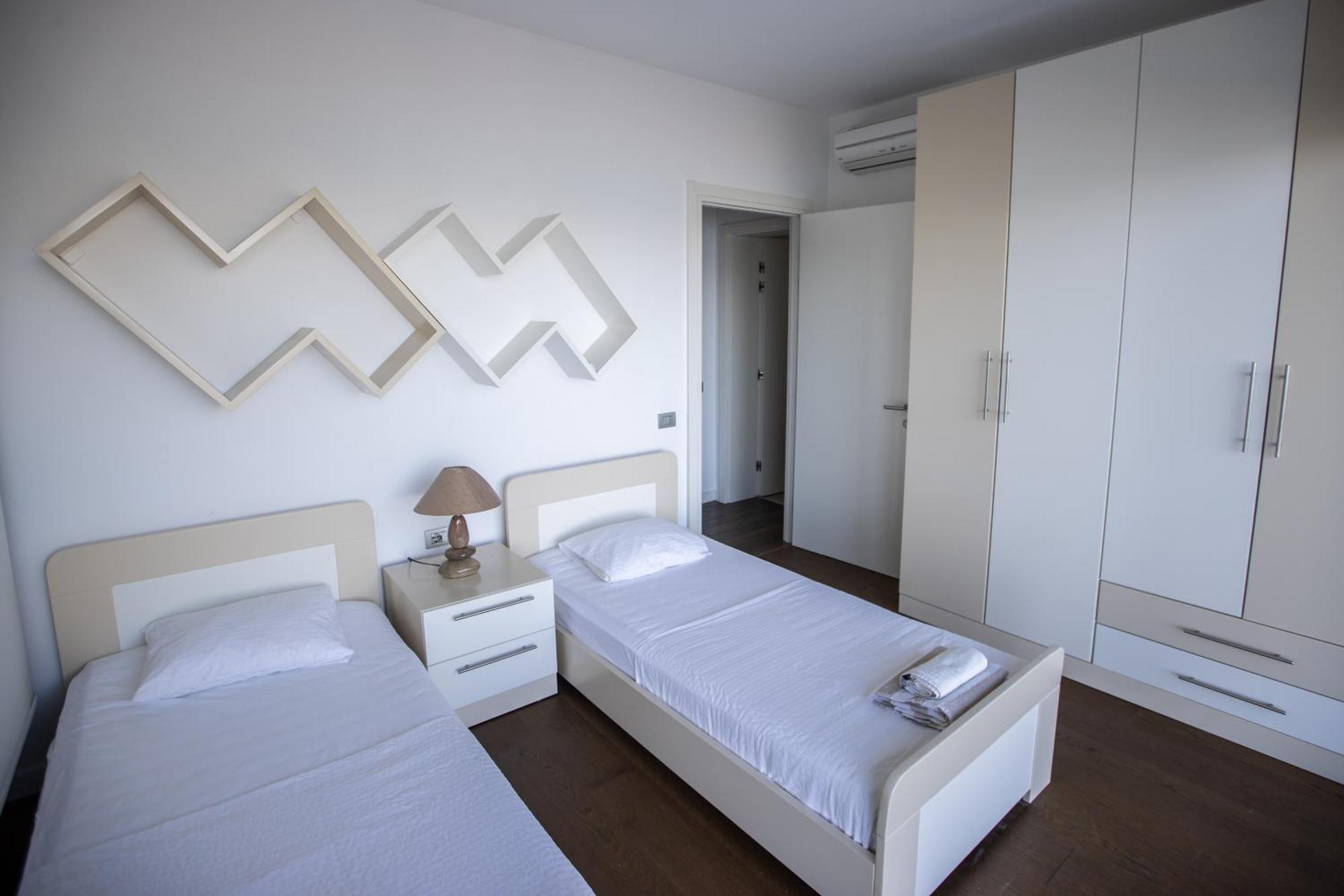 Exclusive Lake Villa Shiroka Bagian luar foto